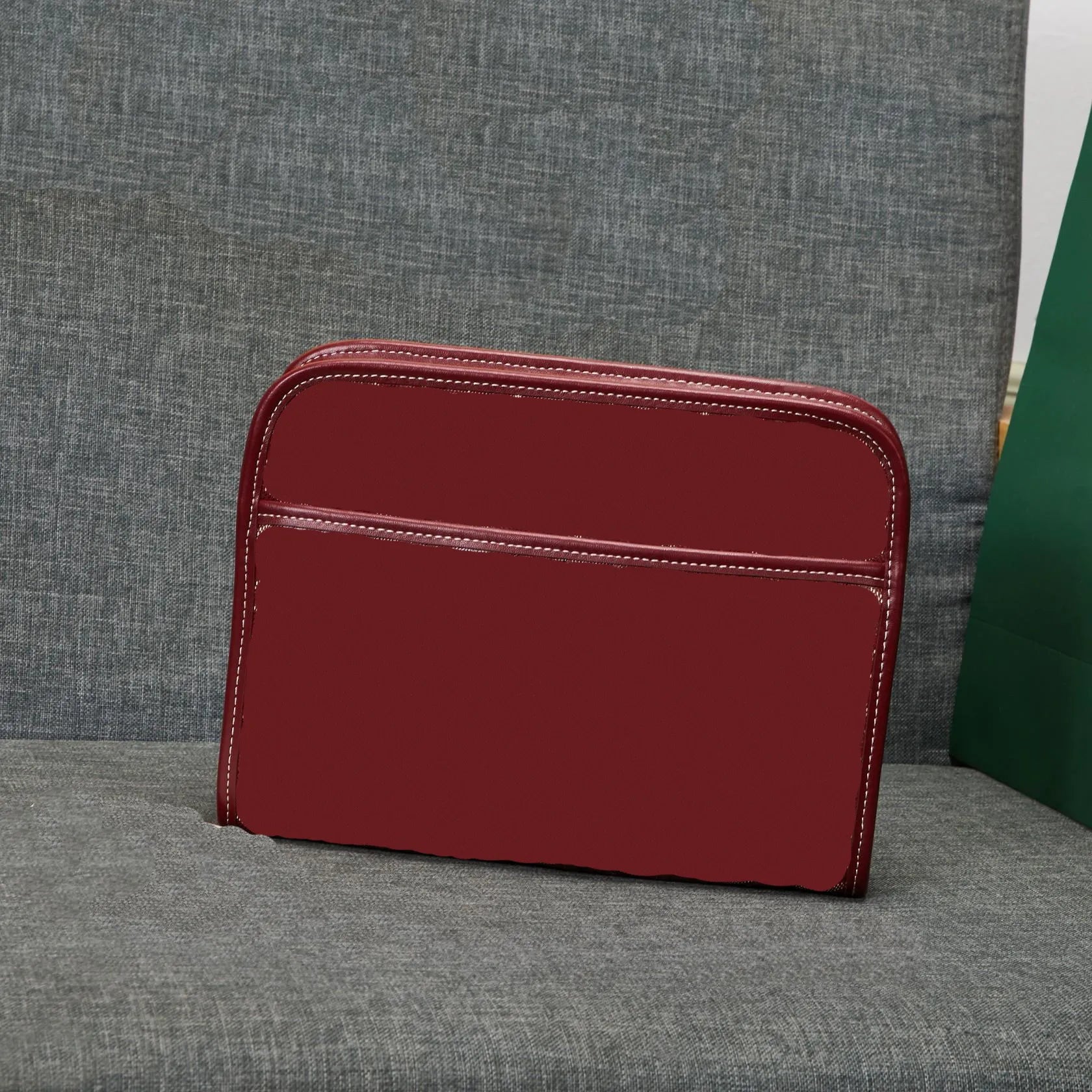Designer Luxury Toiletry Bag Clutch Bag a Must-Have for Stylish Casual Travel
