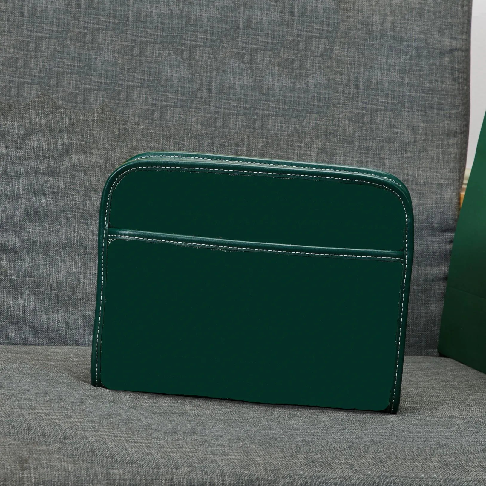 Designer Luxury Toiletry Bag Clutch Bag a Must-Have for Stylish Casual Travel