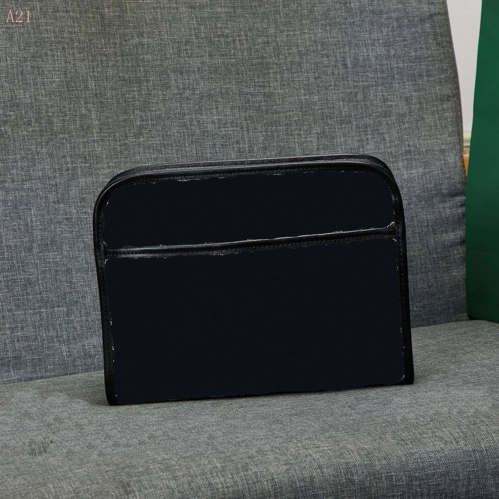 Designer Luxury Toiletry Bag Clutch Bag a Must-Have for Stylish Casual Travel