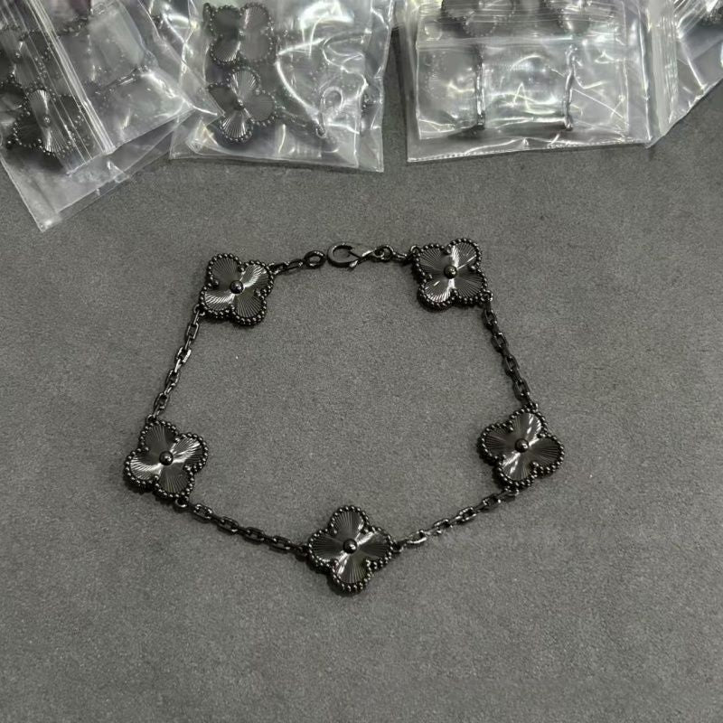 Classic Women'S Bracelet with Chain Design, Suitable for Ladies and Girls, a Bracelet for Weddings and Mother'S Day Gifts