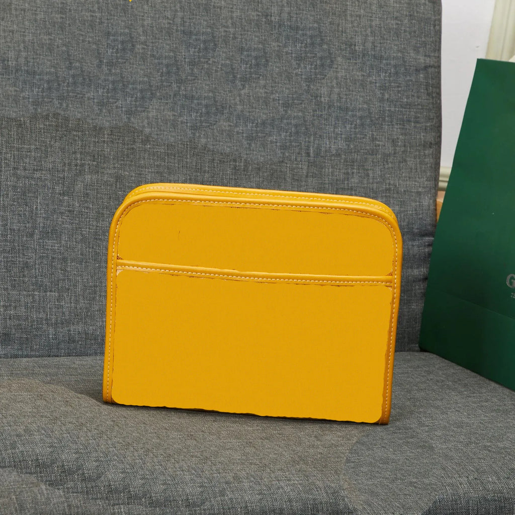 Designer Luxury Toiletry Bag Clutch Bag a Must-Have for Stylish Casual Travel