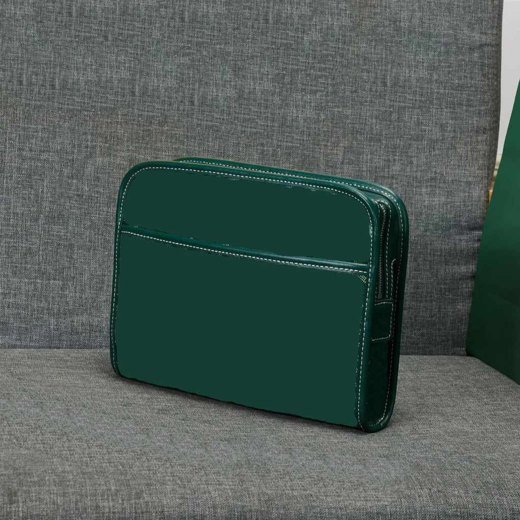 Designer Luxury Toiletry Bag Clutch Bag a Must-Have for Stylish Casual Travel