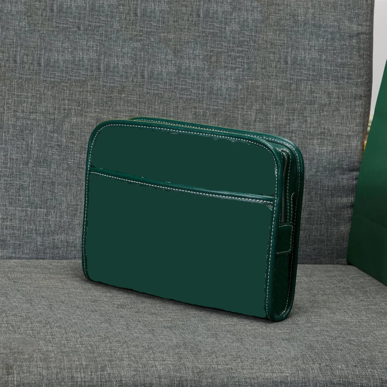Designer Luxury Toiletry Bag Clutch Bag a Must-Have for Stylish Casual Travel