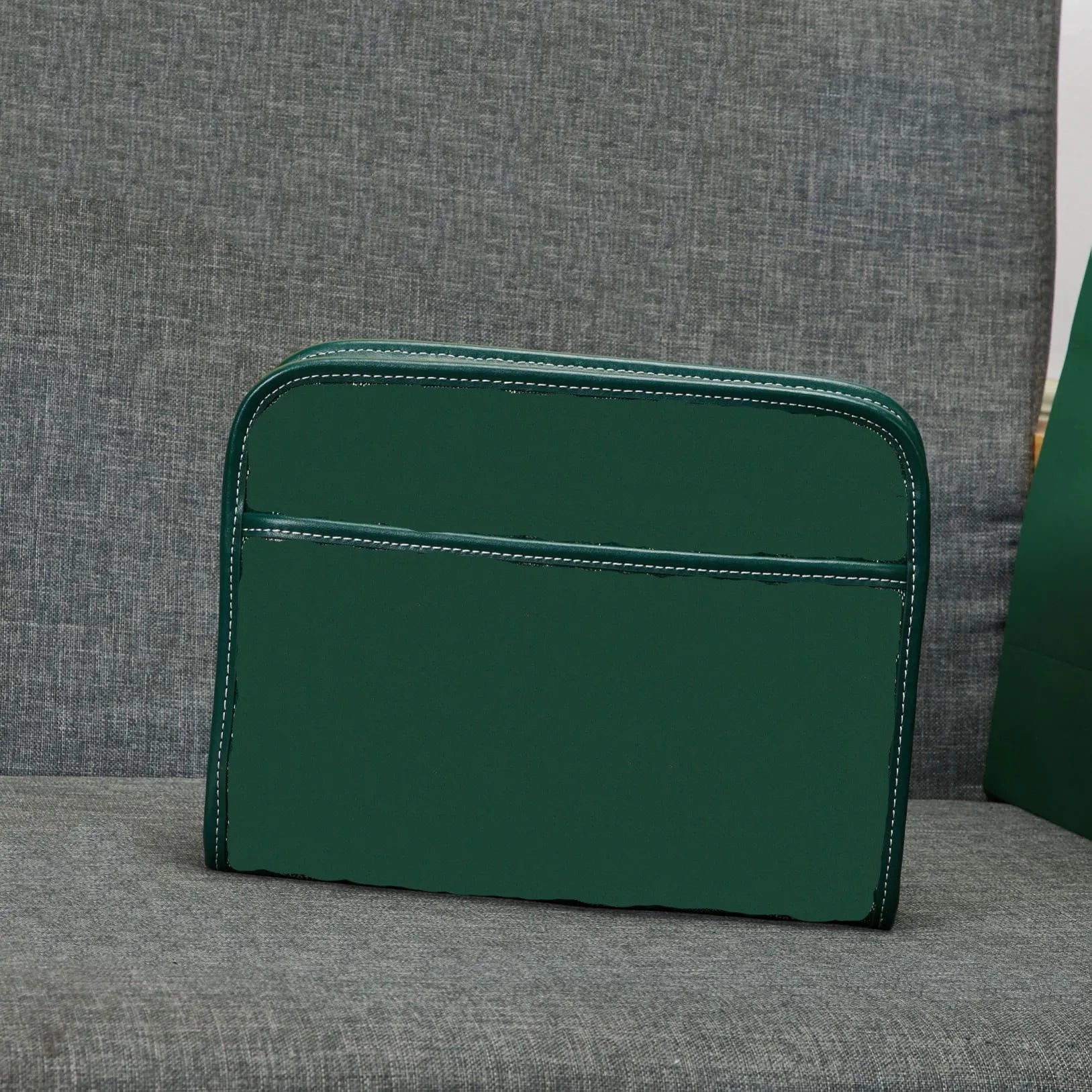 Designer Luxury Toiletry Bag Clutch Bag a Must-Have for Stylish Casual Travel