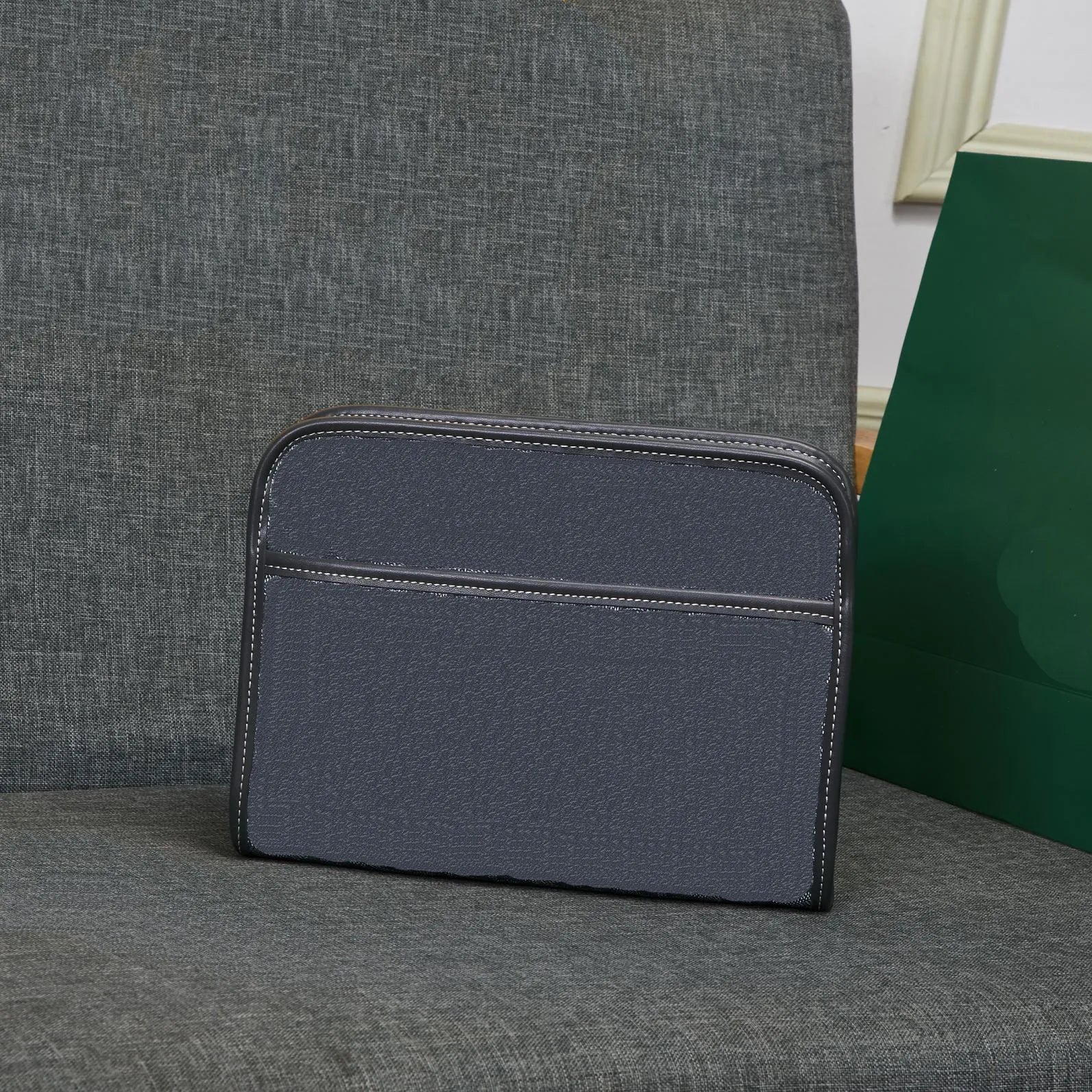 Designer Luxury Toiletry Bag Clutch Bag a Must-Have for Stylish Casual Travel