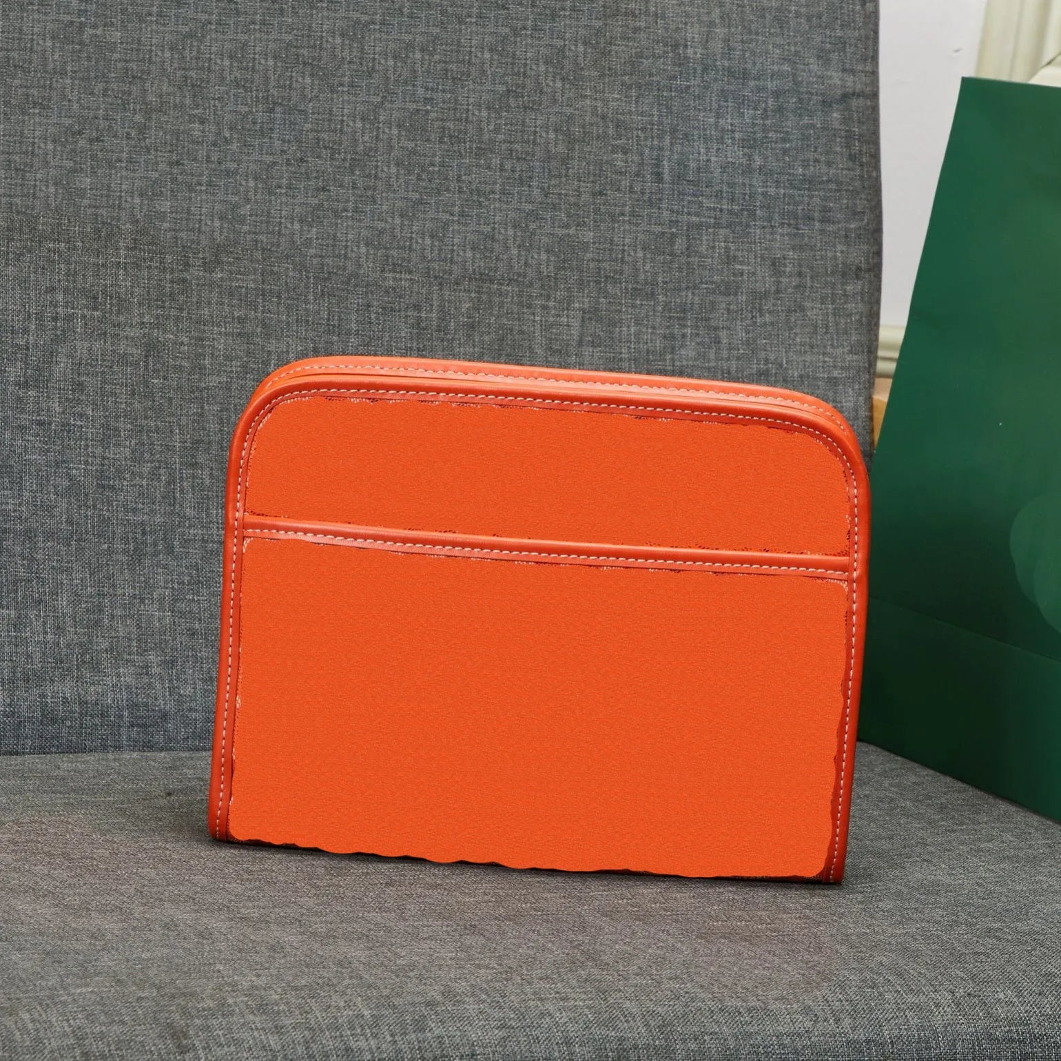 Designer Luxury Toiletry Bag Clutch Bag a Must-Have for Stylish Casual Travel