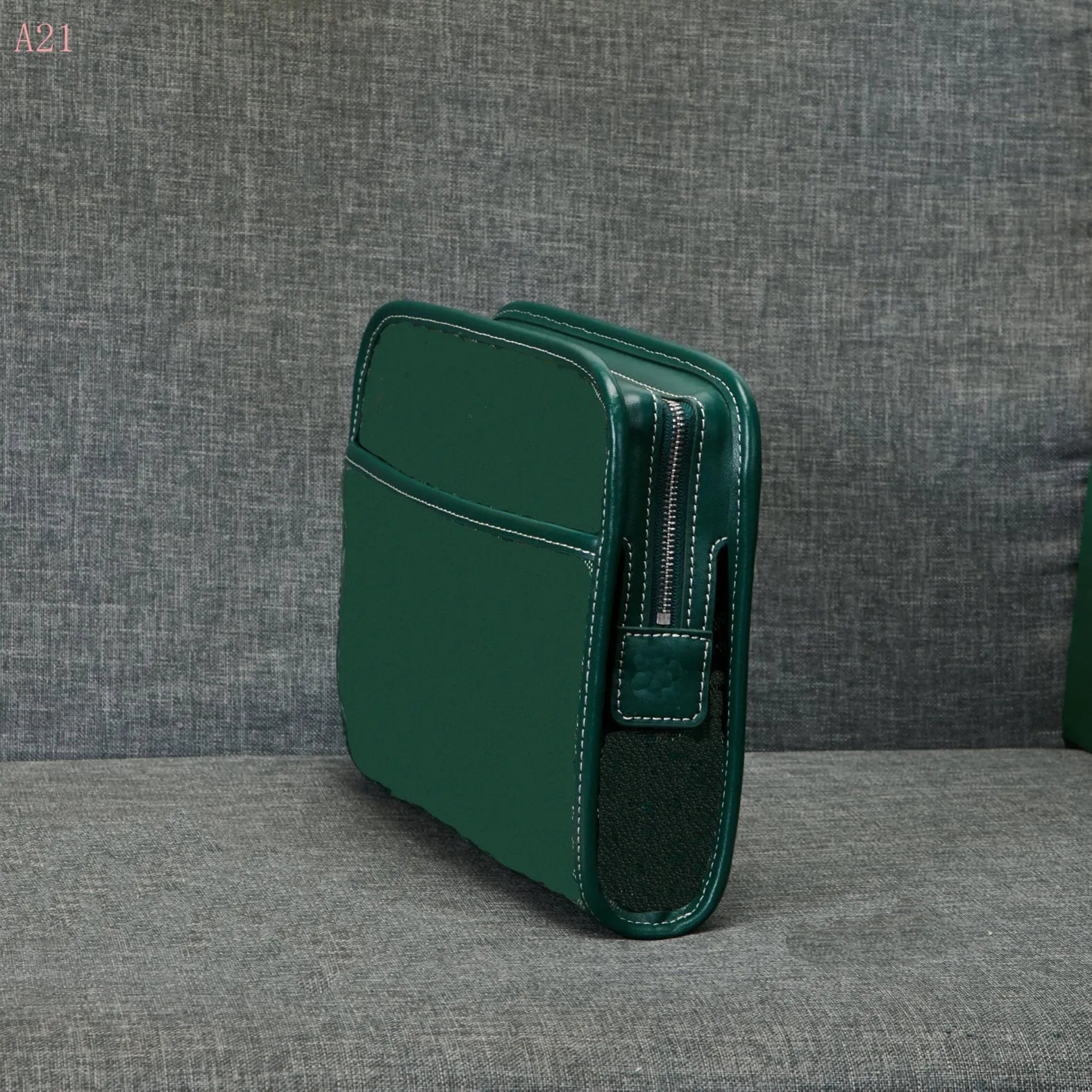 Designer Luxury Toiletry Bag Clutch Bag a Must-Have for Stylish Casual Travel