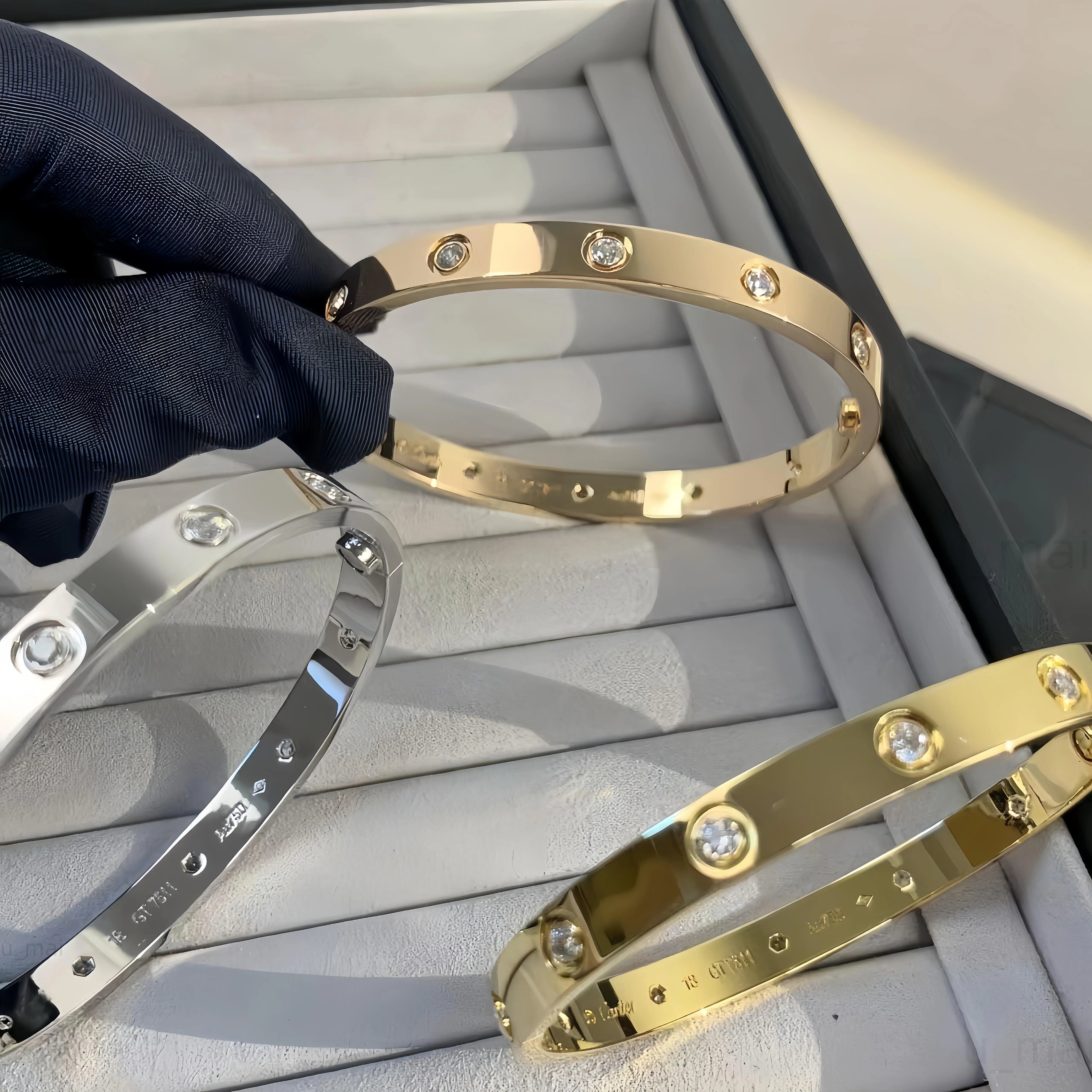 Designer Bracelet Bangle V-Gold Non Tarnish Screw Bracelet Women 6MM Wide 10 Diamond Mens Bracelets with Screwdriver Fine Gold Jewelry Woman Party Daily Outfit
